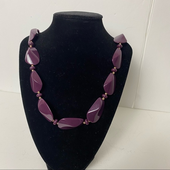 Vintage Purple Chunky Beaded Necklace. Gold Tone, Purple Space Beads with Clasp. - Picture 9 of 9
